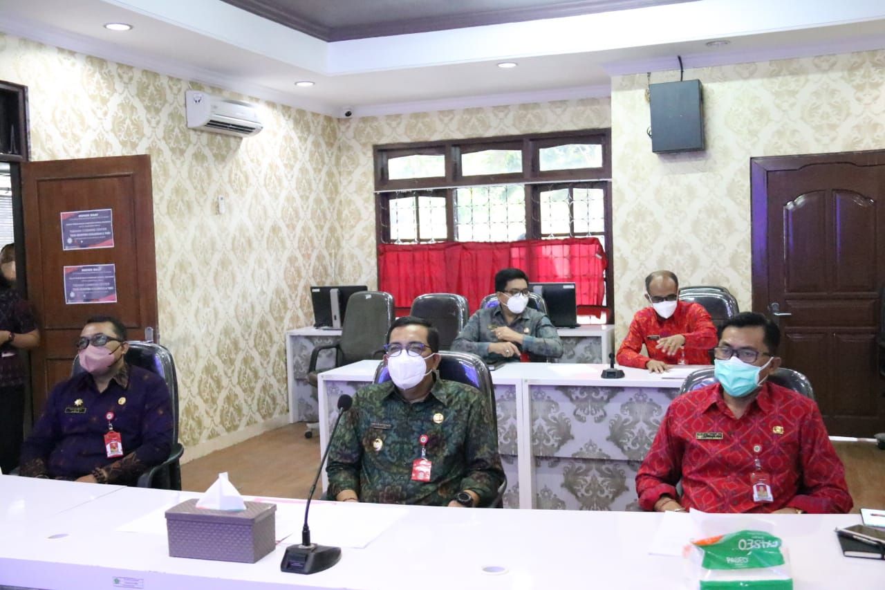 podiumnews.com-Bupati Tabanan Apresiasi Pemprov Bali Terima Penghargaan dari Mendagri